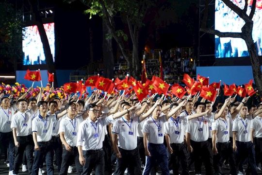 Nhiều nghệ sĩ tham gia diễu binh, diễu hành dịp 30/4