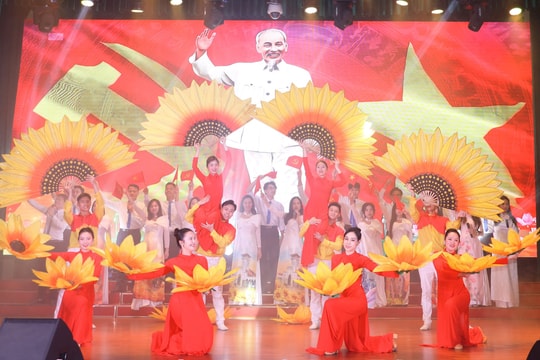 “Tổ quốc tôi chưa đẹp thế bao giờ”