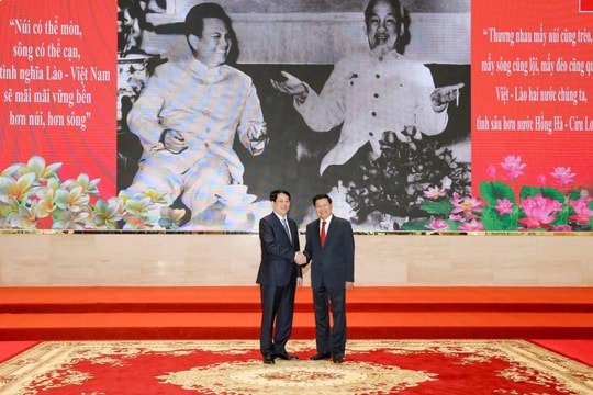 Giao lưu hữu nghị Việt - Lào: "Tình sâu hơn nước Hồng Hà - Cửu Long"