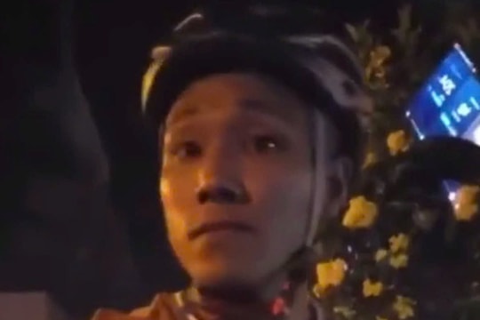 Làm rõ clip người đi xe máy chặn đầu ô tô, cầm vật nhọn dọa tài xế