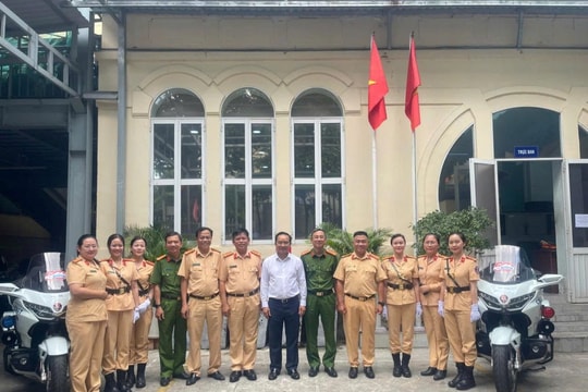 Chủ tịch TP.HCM thăm, động viên lực lượng Công an thực hiện nhiệm vụ Đại lễ 30/4