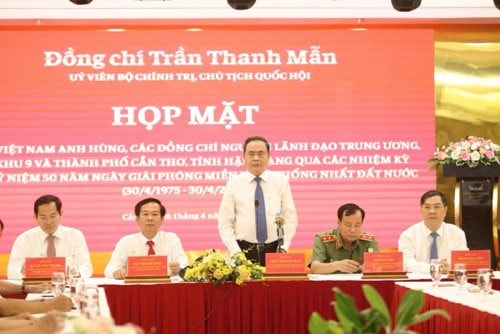 Chủ tịch Quốc hội gặp mặt các Mẹ Việt Nam anh hùng tại TP Cần Thơ, Hậu Giang