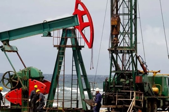 Giá xăng dầu thế giới giảm tuần qua