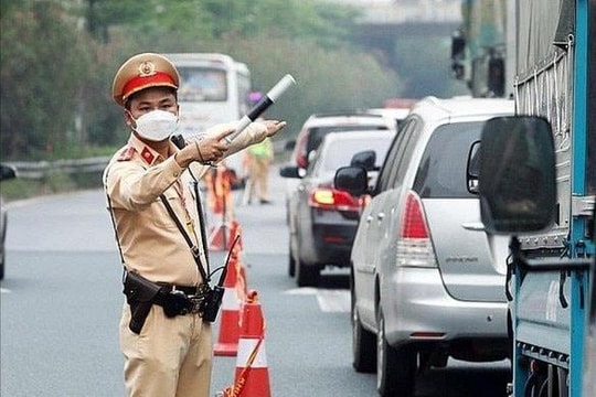 Phân luồng giao thông phục vụ công tác bảo vệ Chương trình nghệ thuật 'Vang mãi khúc khải hoàn'
