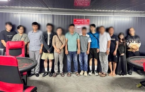 Triệt xóa tụ điểm tổ chức chơi Poker thắng thua bằng tiền