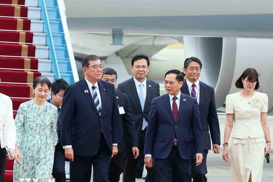 Thủ tướng Nhật Bản Ishiba Shigeru đến Hà Nội, bắt đầu thăm chính thức Việt Nam