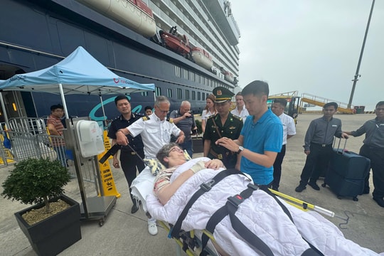 Kịp thời cứu hộ hành khách gặp nạn trên tàu quốc tế