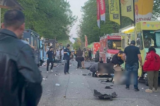 Xe lao vào lễ hội đường phố ở Vancouver khiến nhiều người thiệt mạng