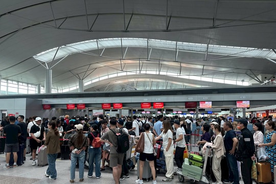 Cao điểm lễ 30/4, sân bay Tân Sơn Nhất phục vụ 126.000 khách/ngày