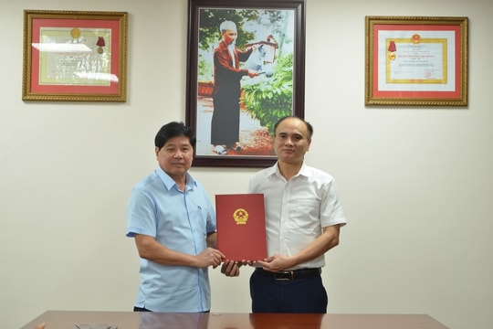 Ông Lê Văn Thơm làm Tổng Biên tập Tạp chí Kinh tế nông thôn