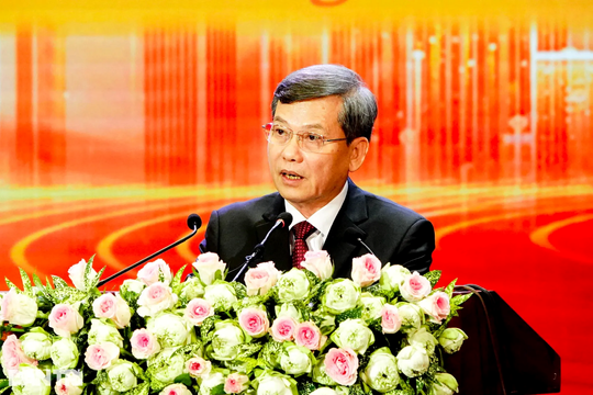 Bí thư Trung ương Đảng, Chánh án TANDTC Lê Minh Trí dự Lễ kỷ niệm 50 năm Ngày giải phóng miền Nam tại Vĩnh Long