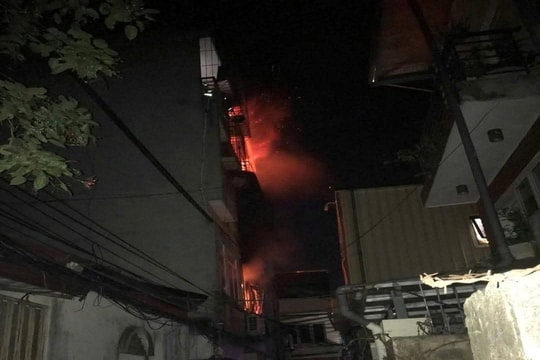 Hà Nội: Khẩn trương khắc phục hậu quả vụ cháy nhà tại phố Định Công Hạ