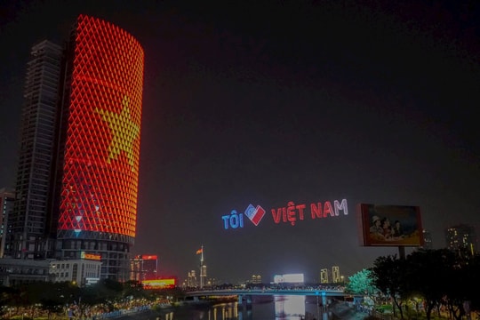 Hơn 10.500 drone rực rỡ trên bầu trời TP.HCM trước Đại lễ 30/4