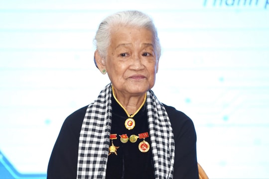 Người vẽ hơn 3.000 chân dung Mẹ Việt Nam anh hùng