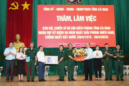 Lãnh đạo tỉnh Cà Mau thăm, động viên cán bộ, chiến sĩ BĐBP tỉnh
