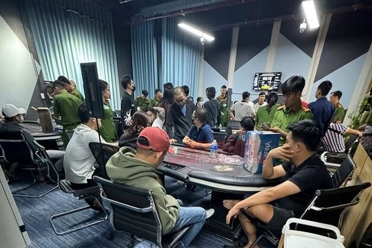 Triệt xóa sòng bạc hoạt động núp bóng câu lạc bộ Poker