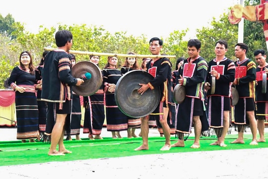 “Vua Lửa, Gươm thần” và những câu chuyện kỳ bí