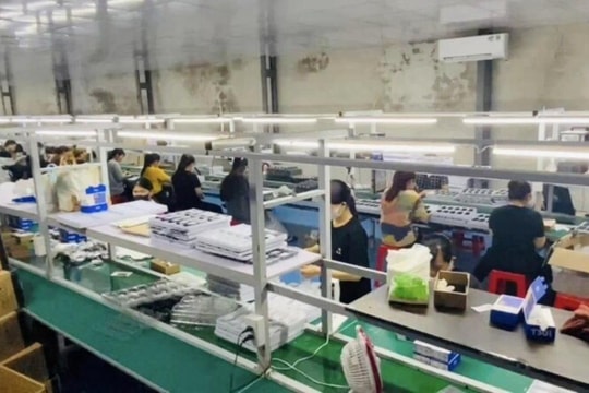 Lạng Sơn: Triệt phá xưởng lắp ráp điện thoại lậu "khủng"