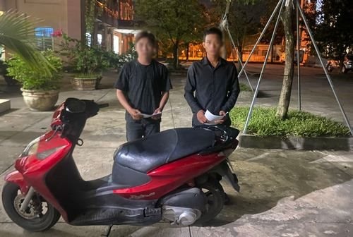 Khởi tố hai đối tượng thực hiện 5 vụ cướp giật tài sản