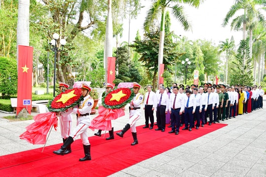 Lãnh đạo 2 tỉnh Trà Vinh - Thái Bình dâng hương tưởng niệm tại Đền thờ Bác Hồ, Nghĩa trang liệt sĩ tỉnh Trà Vinh