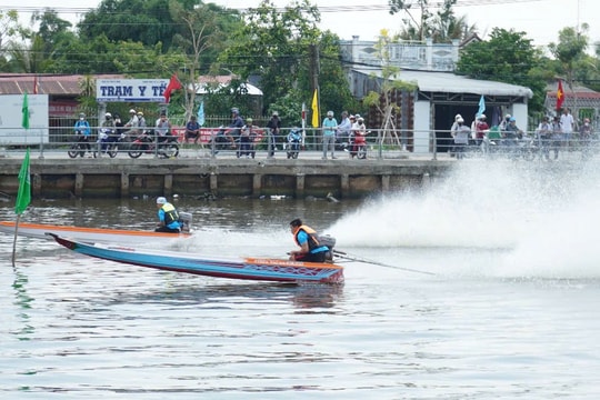 Sôi nổi giải đua vỏ máy composite tỉnh Cà Mau mở rộng