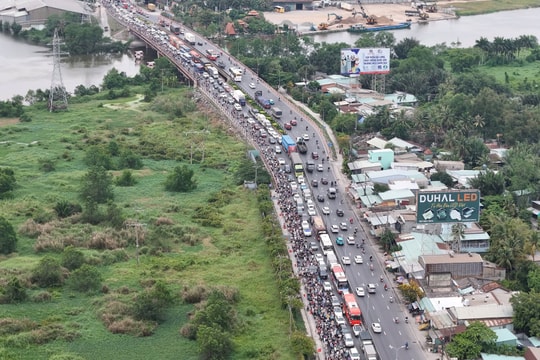 Giao thông TP.HCM "nóng" trước ngày nghỉ lễ 30/4