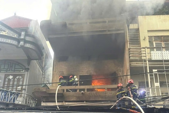 Hải Phòng: Cháy tại căn nhà 3 tầng ở khu vực chợ Đổ