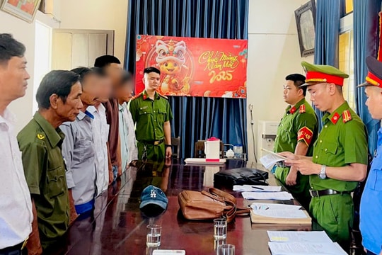 Khởi tố, tạm giam 2 đối tượng đánh bạc