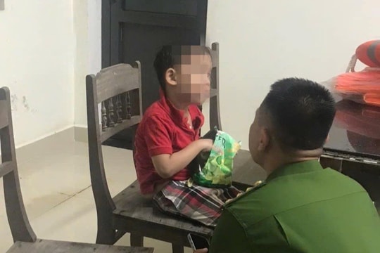 Kịp thời giúp cháu bé đi lạc mẹ khi tắm biển