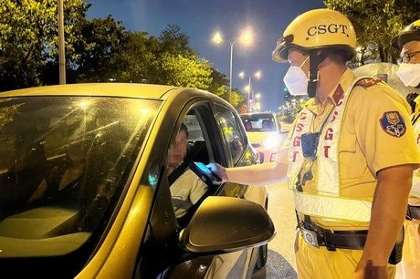 Ngày 1/5, hơn 1.900 trường hợp vi phạm nồng độ cồn bị xử lý