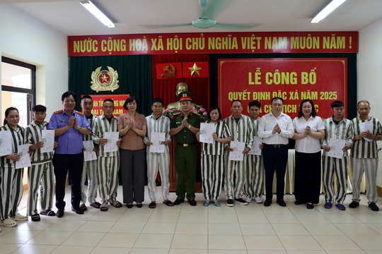 Trao quyết định đặc xá cho 23 phạm nhân tại Quảng Ninh