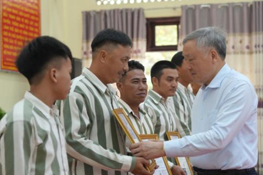 PTT Thường trực Nguyễn Hòa Bình dự Lễ công bố quyết định đặc xá tại Trại giam A2