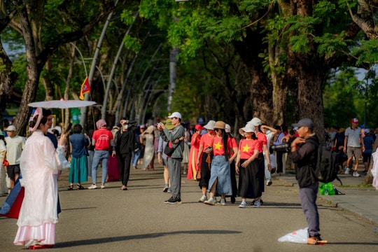 Huế đón lượng lớn du khách trong hai ngày đầu kỳ nghỉ lễ 30/4 - 1/5