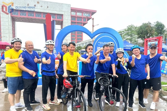 Sôi động giải đạp xe qua biên giới Việt - Trung (Móng Cái - Đông Hưng)