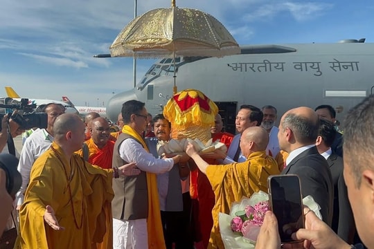 Xá lợi của Đức Phật Thích Ca Mâu Ni được cung nghinh đến Việt Nam