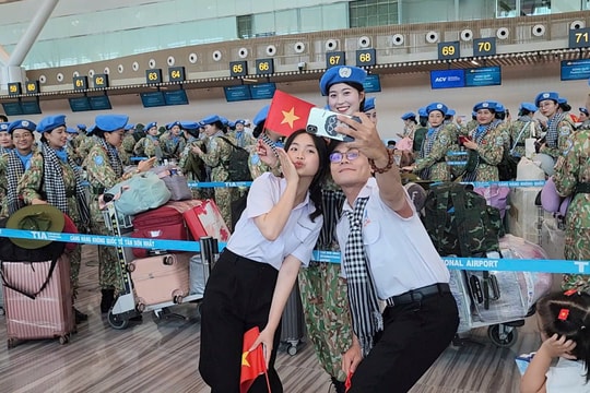 Lực lượng diễu binh, diễu hành chia tay người dân TP.HCM