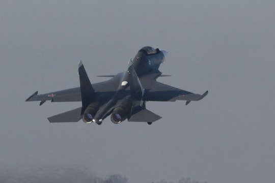 Lần đầu tiên xuồng không người lái bắn hạ tiêm kích Su-30