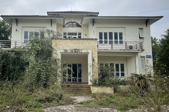 Bên trong Trung tâm Hội nghị Hàm Rồng 160 tỷ bỏ hoang