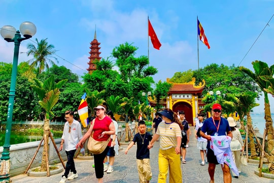 Ngành du lịch ước tính phục vụ khoảng 10,5 triệu lượt khách dịp lễ 30/4