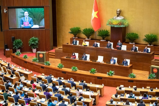 Kỳ họp thứ 9, Quốc hội khóa XV: Thông qua Nghị quyết về việc sửa đổi, bổ sung một số điều của Hiến pháp năm 2013