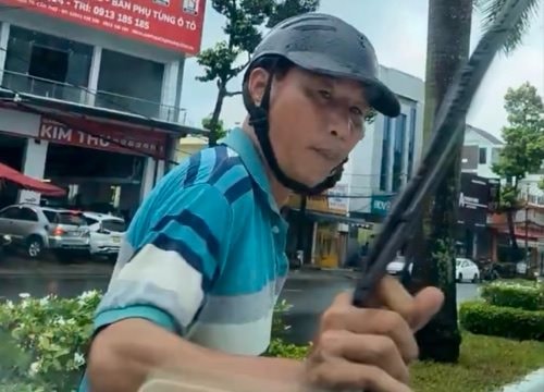 Xác minh làm rõ việc người đàn ông chặn đầu xe, phá hoại xe ô tô