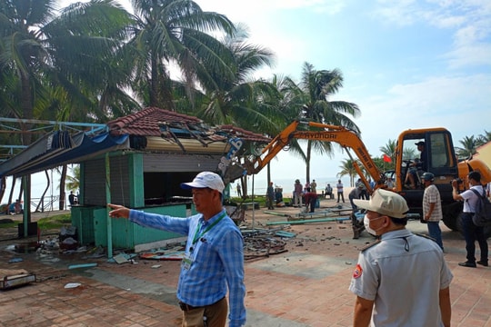 Chấm dứt hoạt động ẩm thực, lưu niệm tự phát ven biển