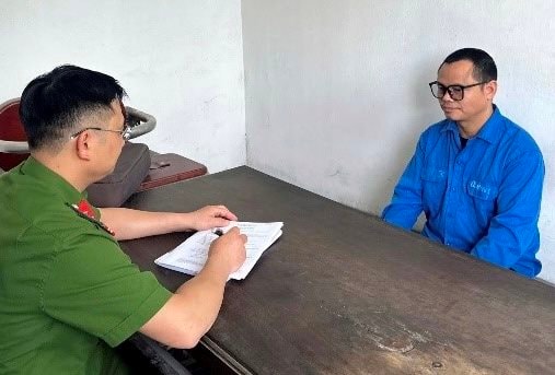 Lừa tiền bằng “sổ đỏ” giả mua trên Facebook