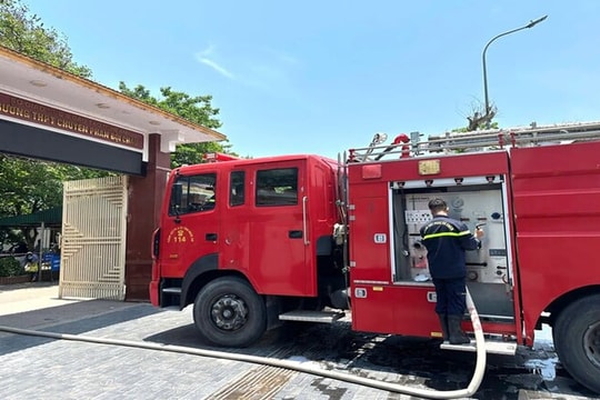 Cháy phòng thí nghiệm Trường chuyên Phan Bội Châu, học sinh phải sơ tán