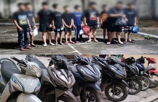 Nhóm thanh niên gây náo loạn phố phường, vô cớ tấn công người đi đường