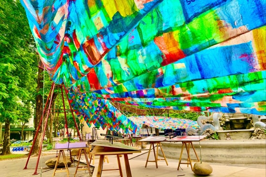 Khám phá không gian trưng bày độc đáo tại vườn hoa Diên Hồng