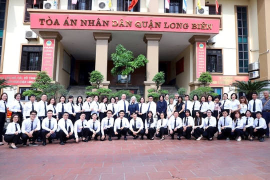 Đoàn công tác Học viện tư pháp quốc gia Canada thăm và làm việc tại TAND quận Long Biên