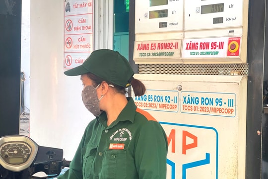 Giá xăng đồng loạt giảm về sát mốc 19.000 đồng/lít