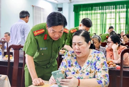 Cần Thơ đẩy nhanh tiến độ thực hiện sổ sức khỏe điện tử trên VNeID