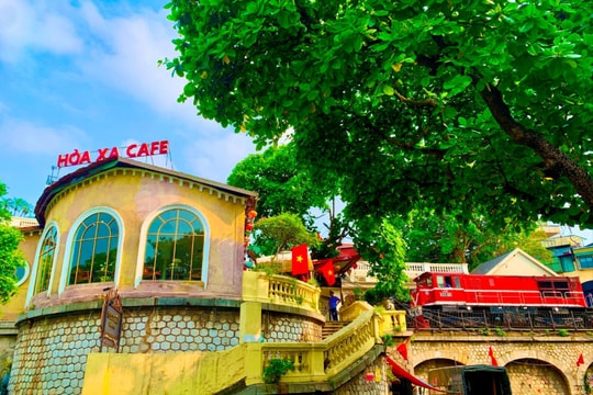 Khám phá cà phê Hỏa Xa hút khách tới 'check-in'